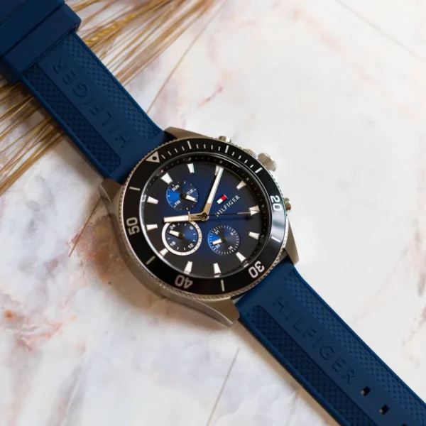 Montre Tommy Hilfiger Bleu — FAVORI Maroc
