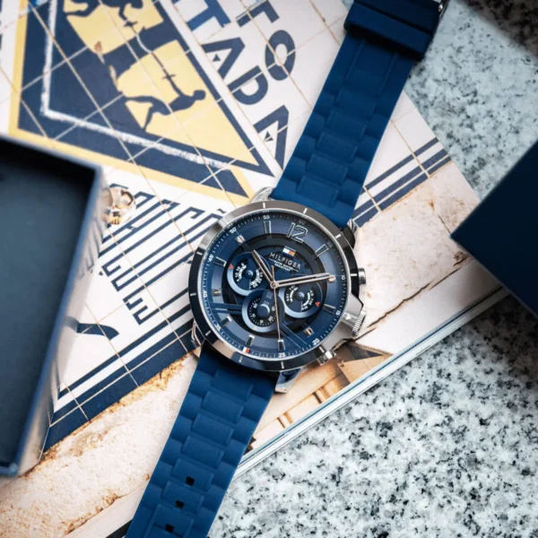 Montre Tommy Hilfiger Bleu — FAVORI Maroc