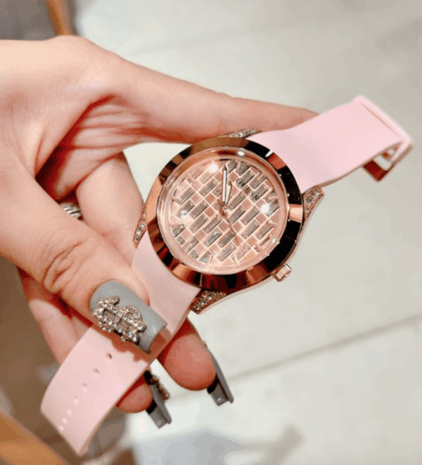 Montre Guess GC Femme GW0109L2 — prix Maroc Casablanca Montre Guess GC Femme GW0109L2 — prix Maroc Casablanca