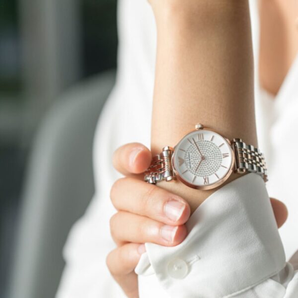 Montre Emporio Armani Gianni T-Bar Femme AR80035 Bicolore Or Rose Cadran Pavé - vue 6 Montre Emporio Armani Gianni T-Bar Femme AR80035 Bicolore Or Rose Cadran Pavé - vue 6